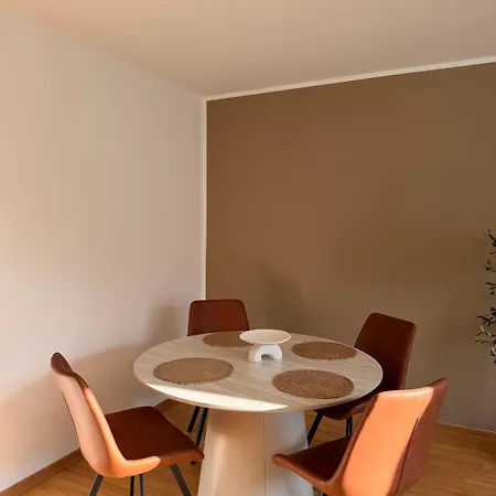 Modern & Friendly With Balcony Near W-hbf *