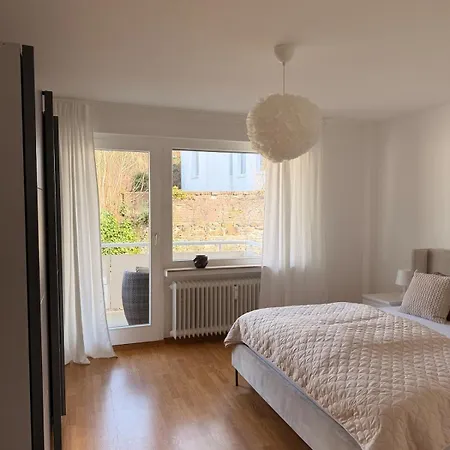 Modern & Friendly With Balcony Near W-hbf
