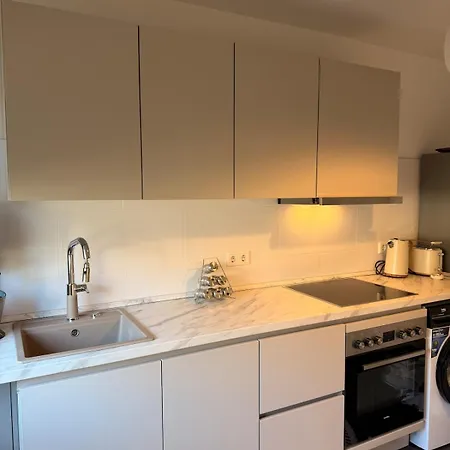 Modern & Friendly With Balcony Near W-hbf